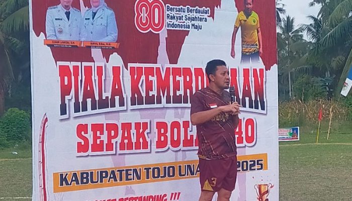 Piala Kemerdekaan Sepak Bola U-40 Resmi Ditutup, Bupati Ilham Apresiasi Keterlibatan Seluruh Pihak