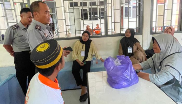Kasi Kamtib Lapas Ampana Sosialisasikan Perubahan Jadwal Besukan dan Ketentuan Barang Titipan