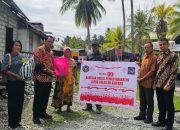 Lapas Ampana Salurkan Bansos Kepada Keluarga Binaan Secara Door to Door