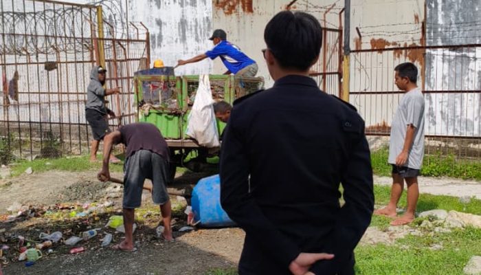 Rutin Petugas Lakukan Pengawasan Dalam Pembuangan Sampah Lapas Ampana