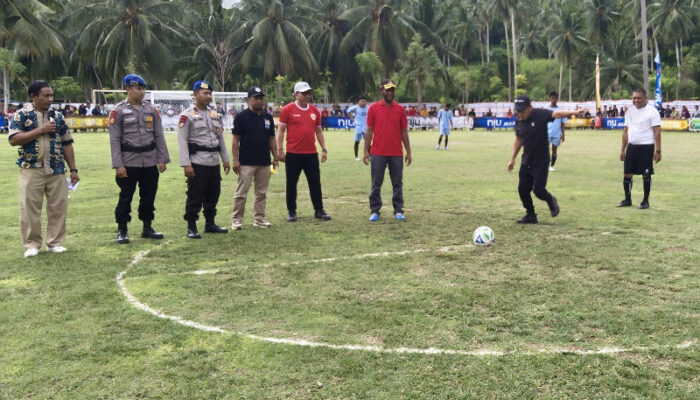 Staf Ahli Bupati Touna Buka Turnamen Mini Soccer Labuan Cup 2025