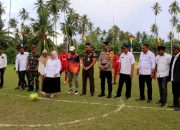 Tendangan Perdana Wabup Surya Resmi Buka Turnamen Sepak Bola Mini U40 Piala Kemerdekaan