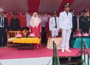 Upacara Penurunan Bendera HUT RI Ke-80 di Kecamatan Ampana Tete dihadiri Bupati Touna dan Ketua TP PKK