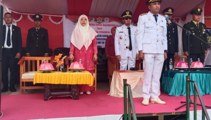 Upacara Penurunan Bendera HUT RI Ke-80 di Kecamatan Ampana Tete dihadiri Bupati Touna dan Ketua TP PKK