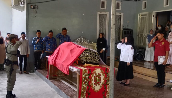 Bentuk Penghormatan, Wabup Surya Pimpin Pelepasan Jenazah Almarhum Pegawai Kantor Camat Ampana Kota