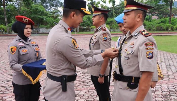 Resmi Berganti, AKP Hendrik Siswanto Jabat Kasat Lantas Polres Touna, IPTU Martono Dikukuhkan sebagai Kasi Humas