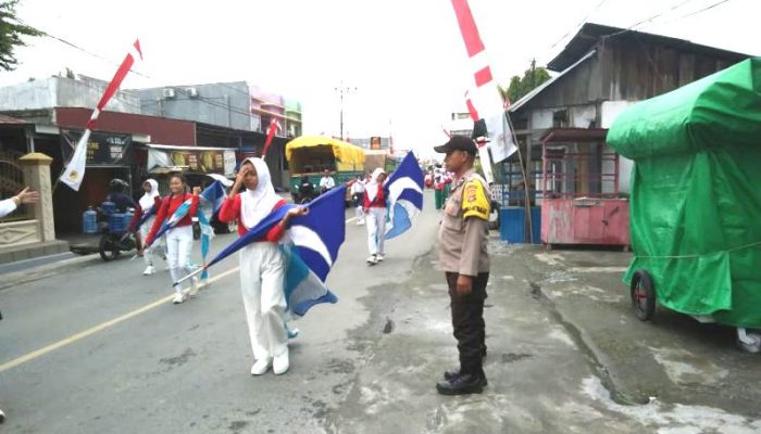 Kolaborasi Polsek dan Satlantas Polres Touna Amankan Jalan Santai Reuni SMK N 1 Ampana Kota