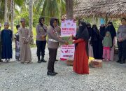 Rayakan HUT ke-77, Polwan Polres Touna Bakti Sosial di Pondok Pesantren
