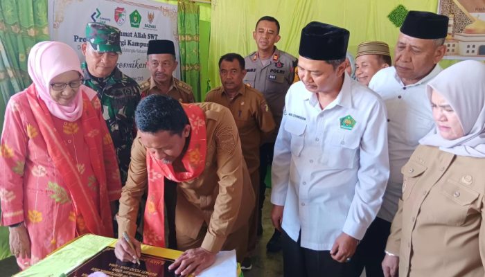 Launching Kampung Zakat di Desa Uekambuno, Bupati Ilham Lawidu Ajak Masyarakat Semakin Sadar Membayar Zakat