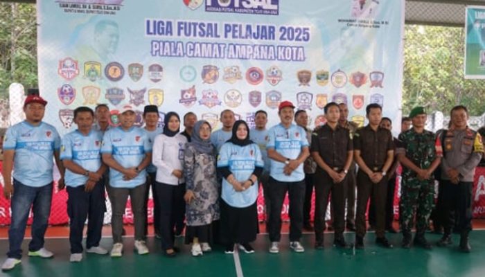 Dukung Olahraga, Kapolsek Iptu Maryanto Hadiri Pembukaan Liga Futsal Pelajar 2025 Piala Camat Ampana Kota