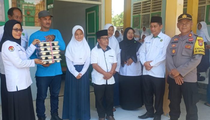 Polisi Kawal Distribusi Makanan Bergizi Gratis ke Ribuan Siswa di Touna