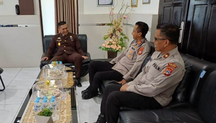 Soliditas Penegak Hukum: Kapolres Touna Sambangi Kejaksaan Rayakan Hari Lahir ke-80
