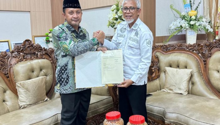 Bupati Ilham Lawidu Terima Sertifikat Aset Pemkab Touna di wilayah Kepulauan Togean