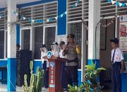 Jadi Pembina Upacara di SMP Negeri 2 Ratolindo, Kapolsek Ampana Kota Ajak Siswa Tertib Berlalu Lintas, Jauhi Narkoba dan Bijak dalam Media Sosial