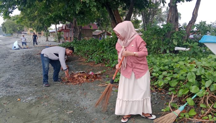 Jaga Kebersihan Lingkungan, Lurah Labiabae Galakan Jumat Bersih