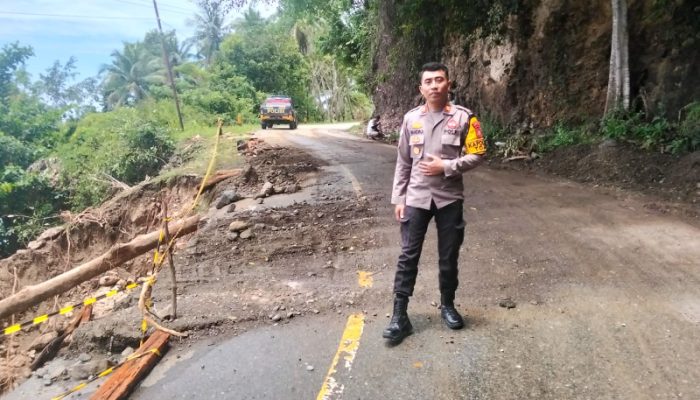 Jalan Trans Sulawesi Touna-Poso Sudah Bisa Dilalui, Kapolsek Tojo Imbau Pengendara Tetap Waspada