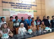 Pemkab Touna Serahkan Bantuan Sosial PENA Perkuat Ekonomi Masyarakat