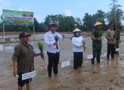 Program Cetak Sawah Rakyat tahun 2025, Wabup Touna Lakukan Penanaman Perdana Padi di Desa Lemoro