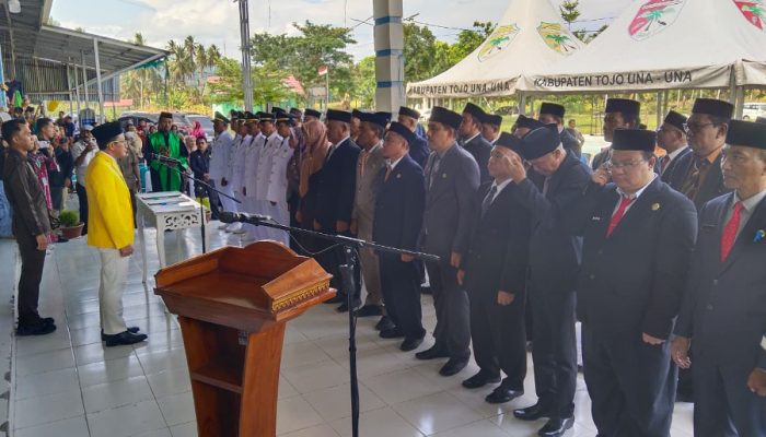 Bupati Ilham Lantik Pejabat Tinggi Pratama dan Pejabat Administrator Lingkup Pemkab Touna di Pasar Modern Sansarino