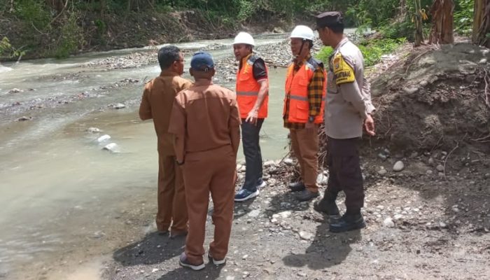 Bupati Ilham Lawidu Tinjau Langsung Jembatan Penghubung Desa di Kecamatan Ulubongka