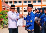 Serahkan SK Pengangkatan 1.229 PPPK Lingkup Pemkab Touna, Ini Pesan Bupati Ilham Lawidu