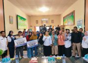 Serahkan Bantuan Uang PENA, Wabup Surya: Upaya Strategis Pemerintah Dalam Mendorong Pemberdayaan Ekonomi Masyarakat