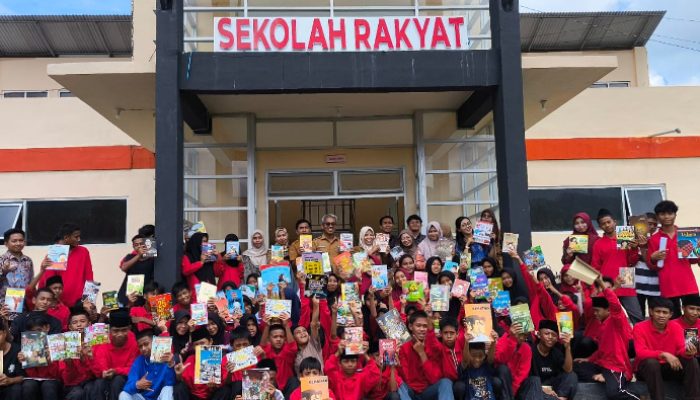 Perpustakaan Keliling Disambut Antusias Siswa Sekolah Rakyat Touna