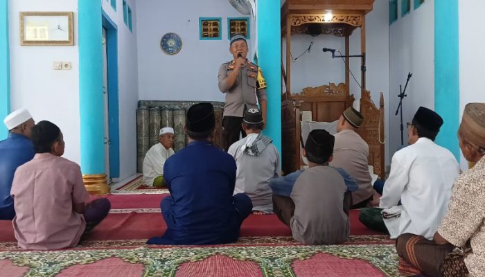 Sholat Jum’at Keliling, Kapolsek Ampana Kota Sampaikan Himbauan Kamtibmas di Masjid Al-Hidayah Dondo