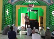 Dekat dengan Rakyat, Bhabinkamtibmas Touna Ajak Jamaah Masjid Perangi Hoaks dan Karhutla