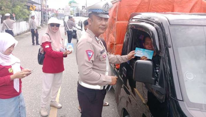 Operasi Zebra Tinombala 2025: Satlantas Polres Touna Fokus Edukasi dan Bagikan Stiker