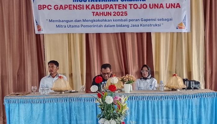 Asisten Administrasi Umum Pemkab Touna Buka Muscab BPC Gapensi