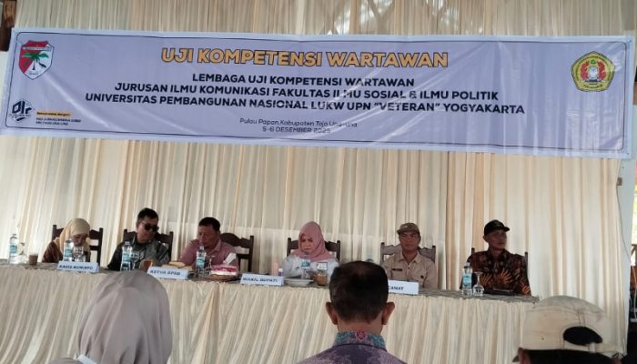 Buka UKW Kerjasama DPC Pro Jurnalismedia Siber dan UPN Veteran Yogyakarta, Wabup Surya Beri Semangat Peserta Lewat Pantun