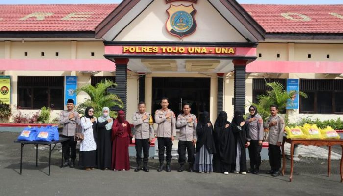 Putus Radikalisme, Polres Touna Serahkan Bantuan untuk Keluarga Eks Napiter