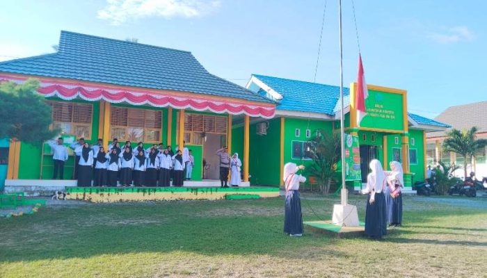 Kapolsek Ampana Kota Tekankan Anti-Bullying dan Bijak Bermedsos di MTSN Tojo Una-Una