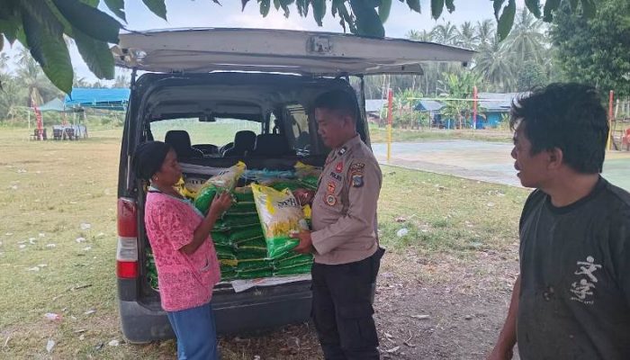 Tekan Harga Pangan, Polres Touna dan Bulog Gelar Pasar Beras Murah di Ampana Tete