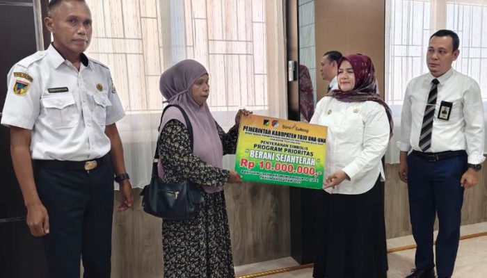 Wabup Surya Serahkan Bantuan UEP Program Berani Sejahtera