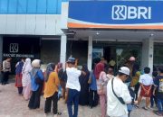 Pastikan Penyaluran PIP Aman, Sat Binmas Polres Touna Kawal Antrean di BRI Ampana