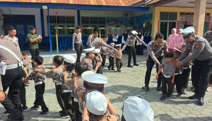 Polantas Menyapa Anak TK Kemala Bhayangkari, Satlantas Polres Touna  Tanamkan Disiplin Sejak Dini