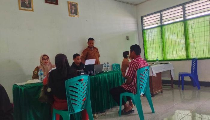 Dinas Dukcapil Touna Gandeng Koramil Ratolindo Berikan Pelayanan pembuatan KK dan Akte Kelahiran Gratis