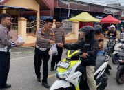 Berbagi Berkah Ramadhan, Satlantas Polres Touna Bagikan Takjil Gratis bagi Pengendara