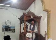 Khutbah Jumat di Masjid Athayibah Wakai, Bupati Ilham Lawidu Sampaikan Keutamaan Bulan Syawal