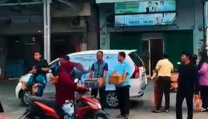 Employee Volunteering, BPJS Ketenagakerjaan Touna Berbagi Takjil di Bulan Ramadan