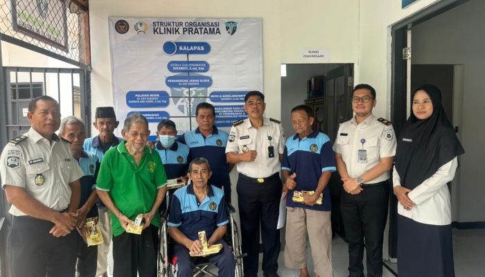 Lapas Ampana Laksanakan Pemberian Makanan Tambahan dan Pemeriksaan Kesehatan WBP Lansia