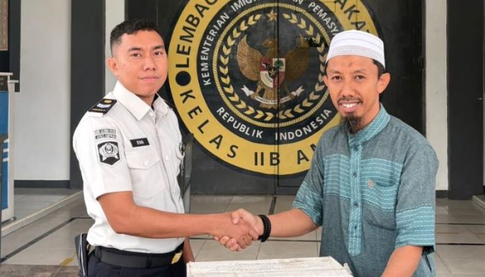 Ramadhan Penuh Berkah, Lapas Ampana Terima Bantuan Al-Qur’an Dari Kemenag Touna Untuk Perkuat Pembinaan Warga Binaan
