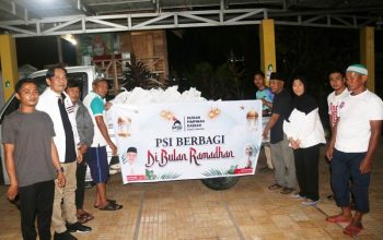 Tingkatkan Kepedulian dan Kebersamaan di Bulan Ramadhan, DPD PSI Touna Salurkan Bantuan Sembako untuk Warga