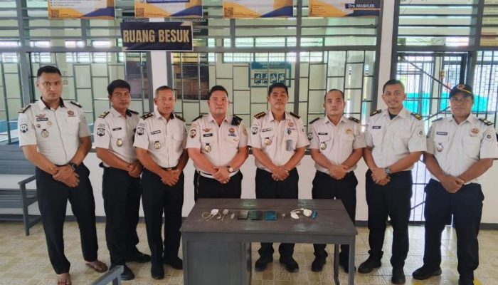 Perkuat Deteksi Dini Gangguan Kamtib, Plt. Kalapas Ampana Pimpin Langsung Penggeledahan Blok Hunian Warga Binaan