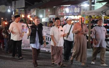 Ratusan Peserta Pawai Obor Sambut Idul Fitri 1447 H Dilepas Sekda Touna