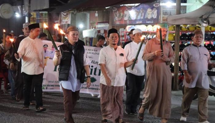 Ratusan Peserta Pawai Obor Sambut Idul Fitri 1447 H Dilepas Sekda Touna