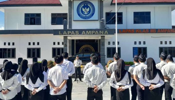 Melalui Apel Pagi, Plt. Kalapas Ampana Perkuat Komitmen Disiplin dan Integritas Seluruh Pegawai serta Pemeriksaan Kerapian Atribut Dinas