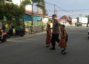 Polsek Ampana Kota Gelar Strong Point Pagi, Wujud Nyata Kepedulian Polisi terhadap Keselamatan Pelajar di Jalan Raya